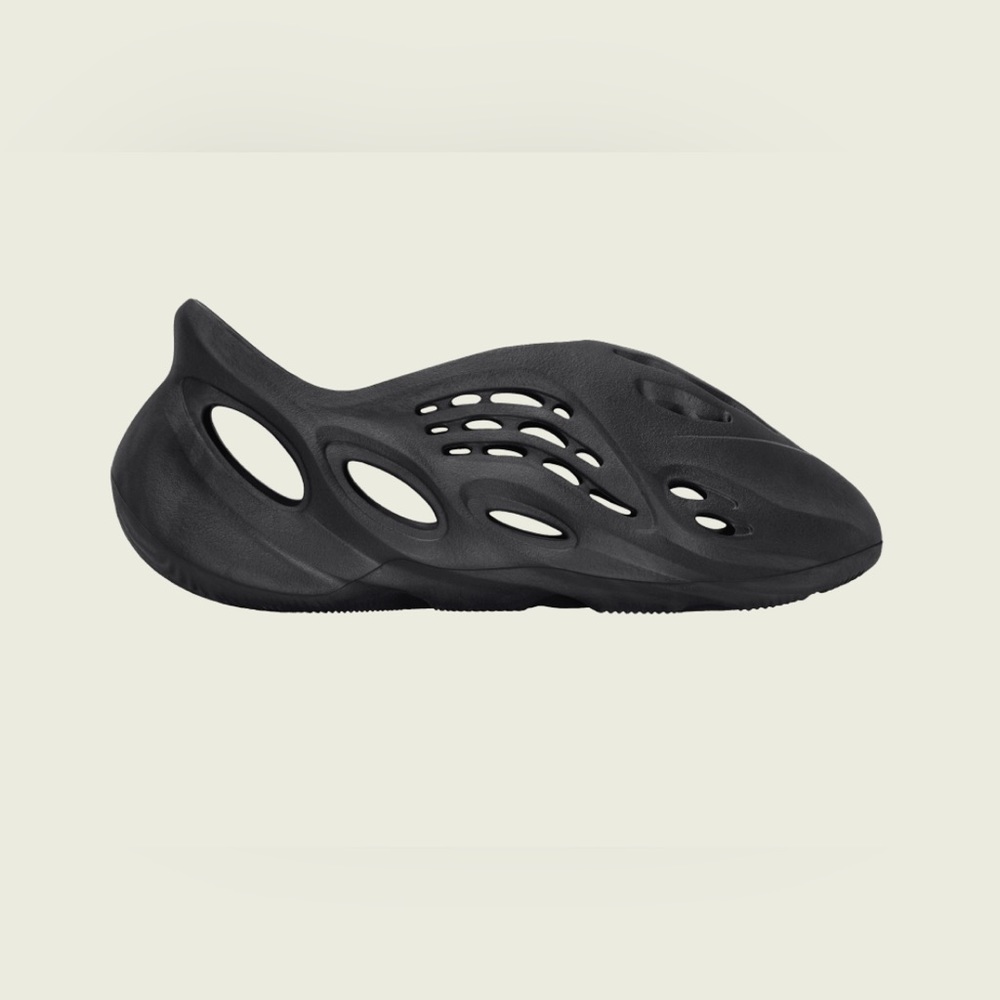 Yeezy - Onyx YZY Foam RNR - Size 6 - NWT